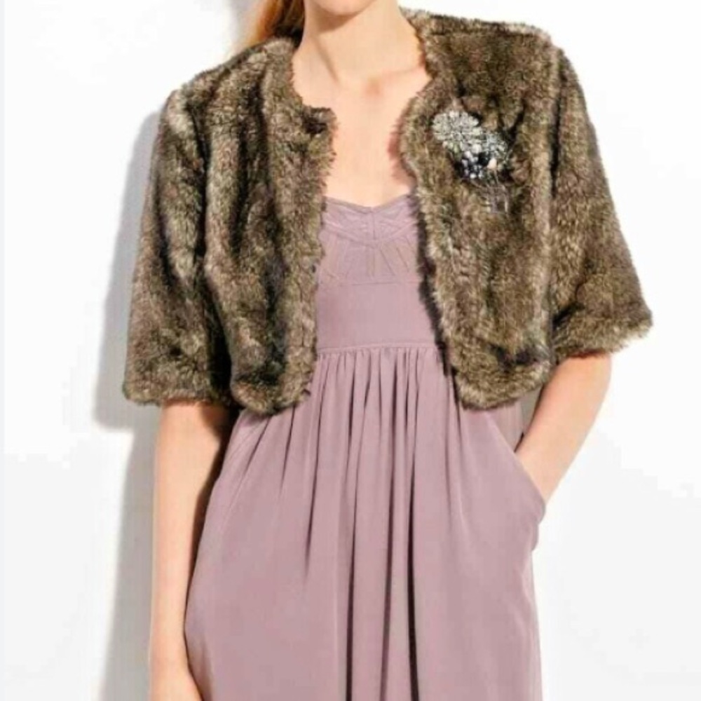 Robbi & Nikki Faux Fur Cropped Jacket w/ Rhinestone Brooch Size Women’s Medium